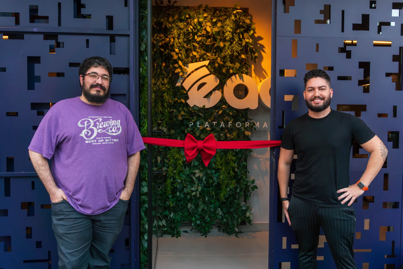 Fundadores da EAD Plataforma na inauguração da sede